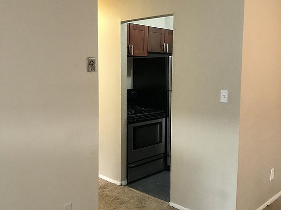 2nd image of 3102 Archwood Ave APT 201