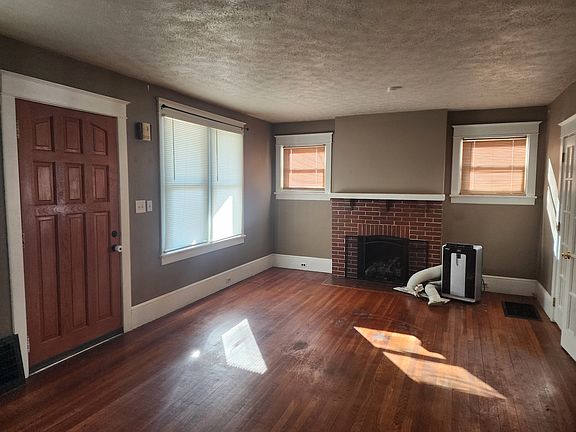 5th image of 7031 Lincoln Way W
