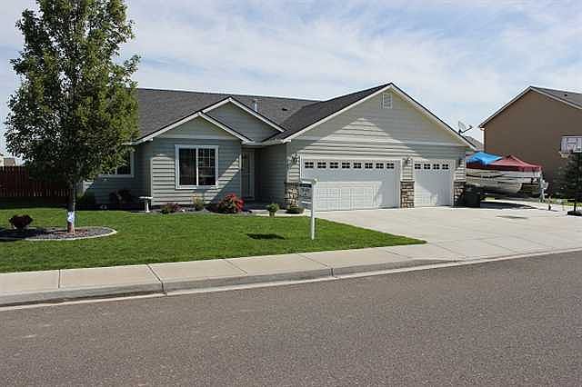 1st image of 4207 Artesia Dr
