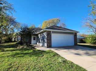 209 N Eubank St, Whitewright, TX 75491