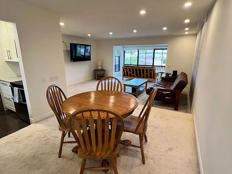 2530 Clairemont Dr #301 — Photo 4