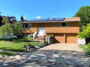 11 Glover Dr, Dix Hills, NY 11746