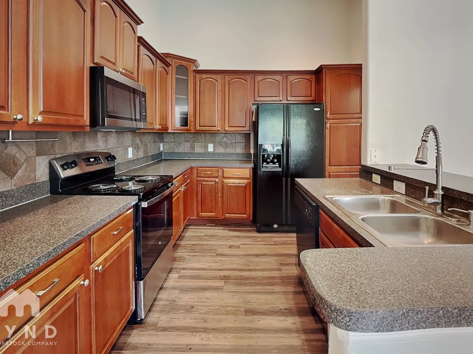 3 bed, 2.0 bath, 1341 sqft, $2,215 — Photo 3
