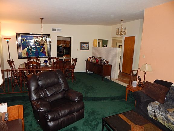 5th image of 214 Poenisch Dr