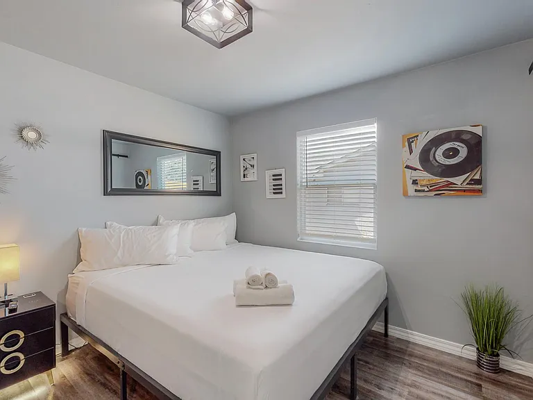 6830 Louisiana Blvd NE — Photo 9