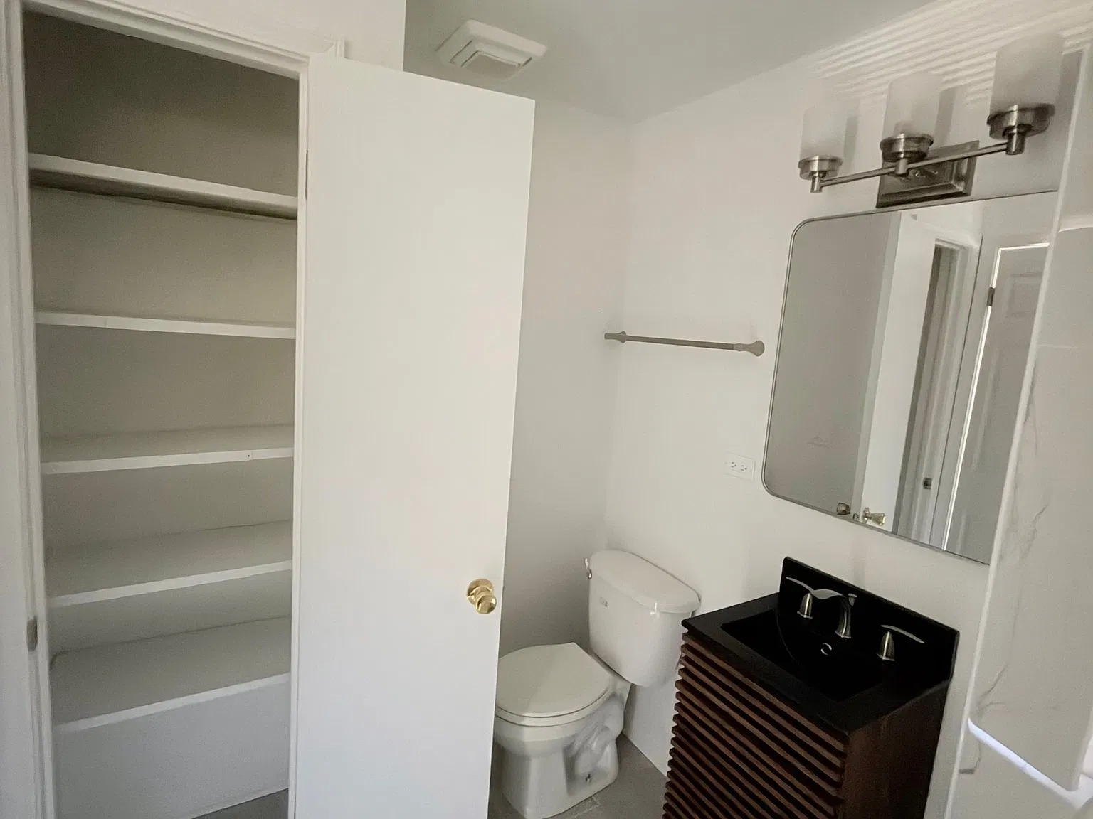 Apartment Available 1 Room - 1 bathroom — Photo 4