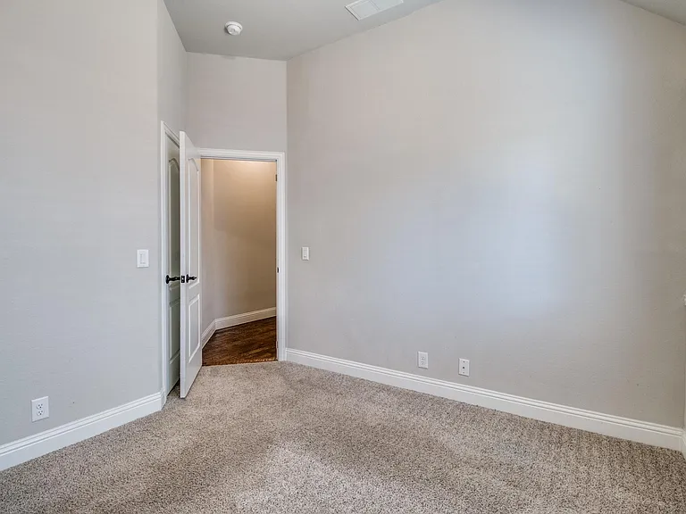 4619 Amesbury Ln — Photo 18