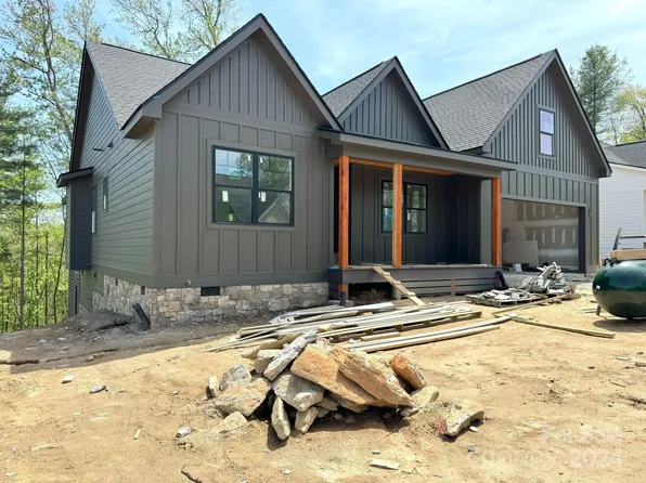 190 Byron Forest Ln, Horse Shoe, NC 28742