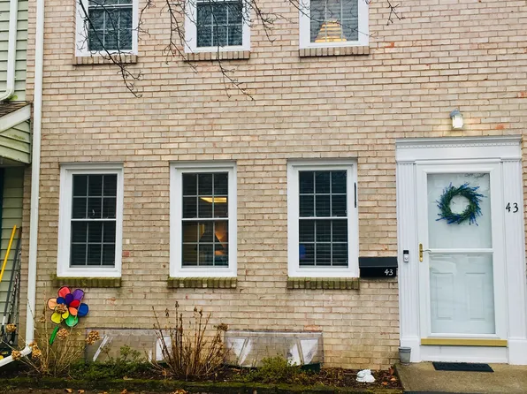 43 Jackson Dr, Milford, CT 06460