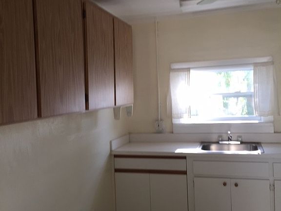 Kitchen - Seating and Kitchen Sink