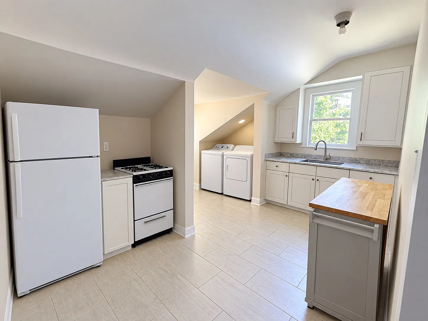 3 bed, $1,700 — Photo 2