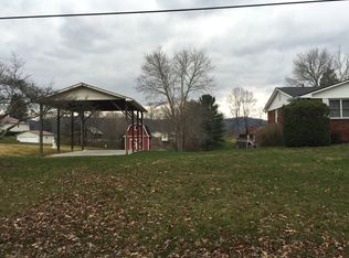 905 Indian River Bd Rd, Jacksboro, TN 37757