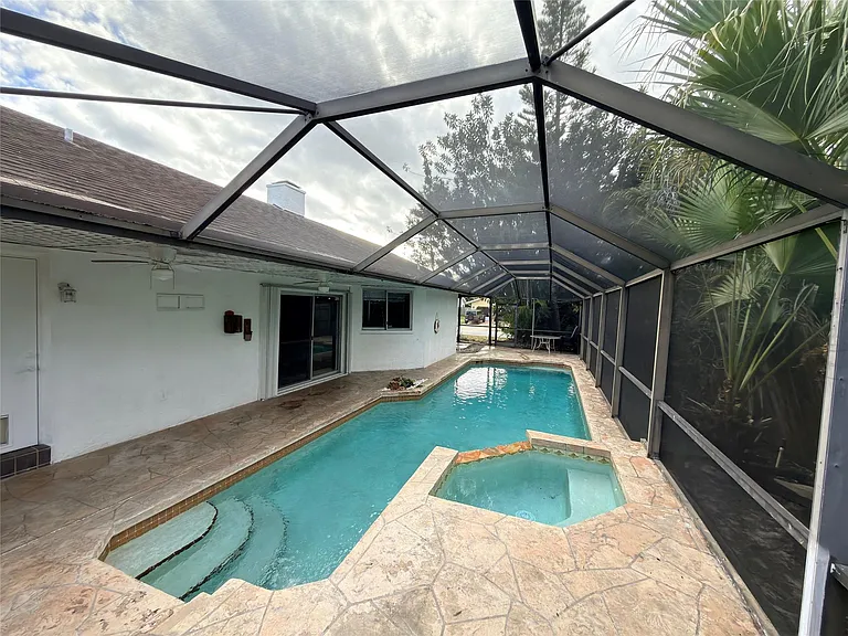 1361 SW 26th Ave — Photo 37