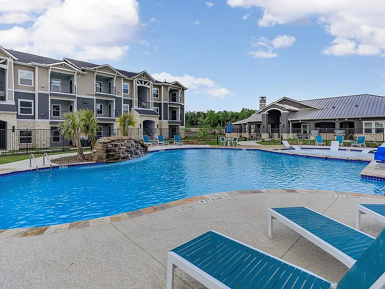 Vantage at McKinney Falls Pool