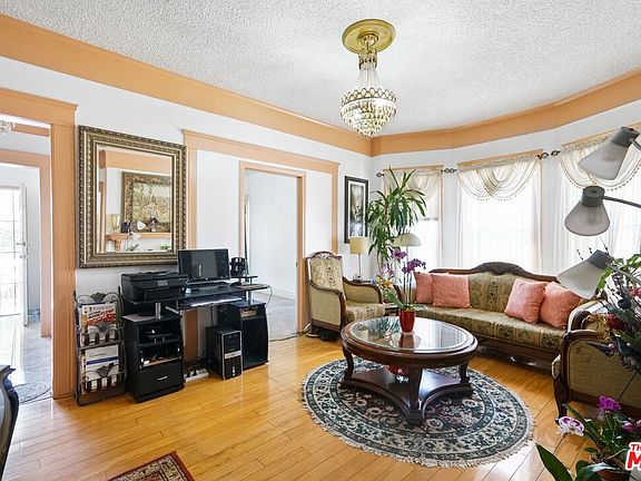 4th image of 1157 N Normandie Ave