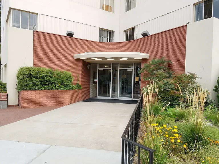 The Medford Plaza — Photo 20