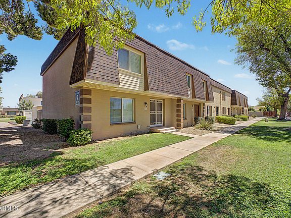 3rd image of 8422 E CHAPARRAL Road