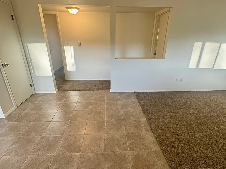 2625 N Chestnut St — Photo 4