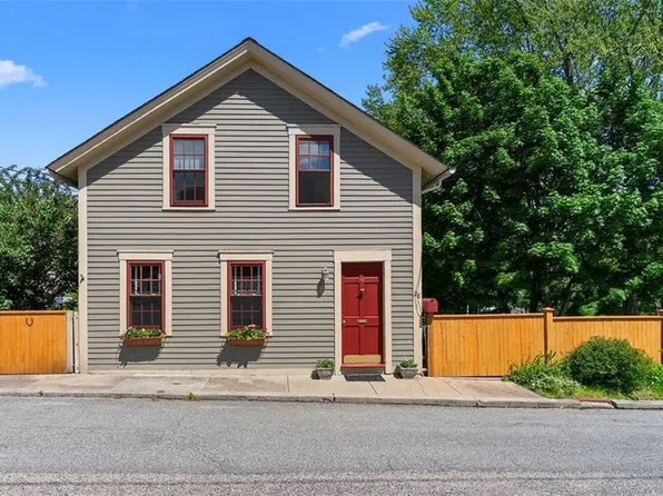 28 Marlborough St, East Greenwich, RI 02818