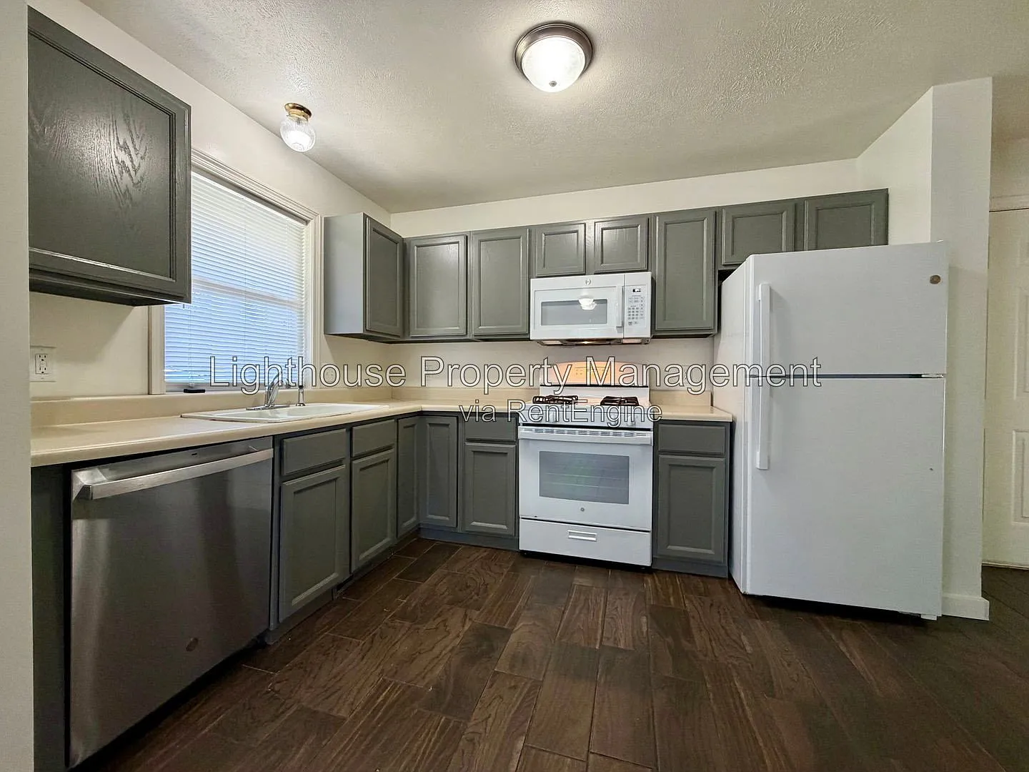 4 bed, 2.5 bath, $2,295 — Photo 4