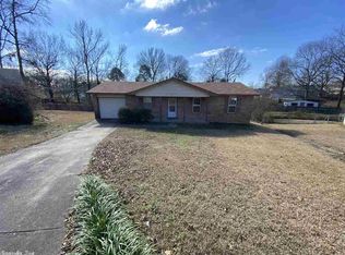 15 Woodbriar Ct, Jacksonville, AR 72076