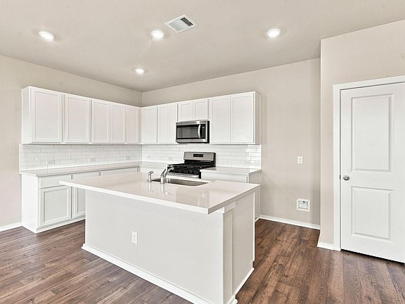 5th image of 6723 Pebble Bluff Ct
