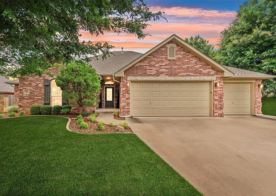 1st image of 608 Ash Grove Cir