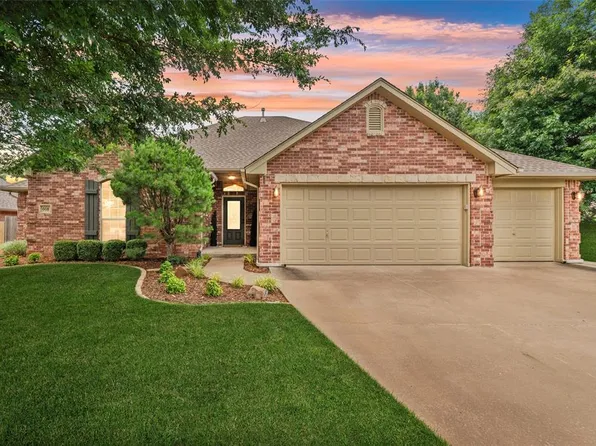 608 Ash Grove Cir, Edmond, OK 73003