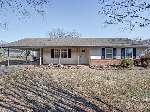 2nd image of 202 King Henry Ln