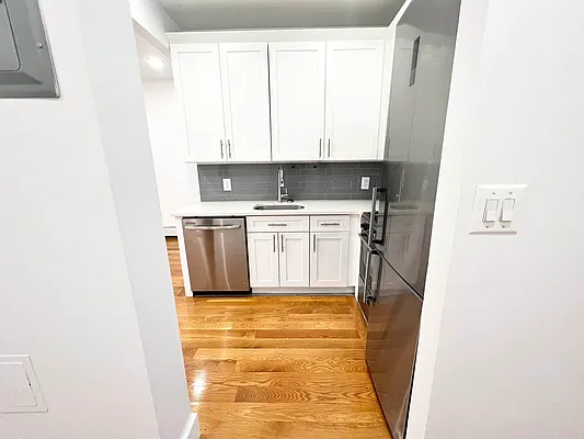 Rented by EastMount Realty LLC | media 14