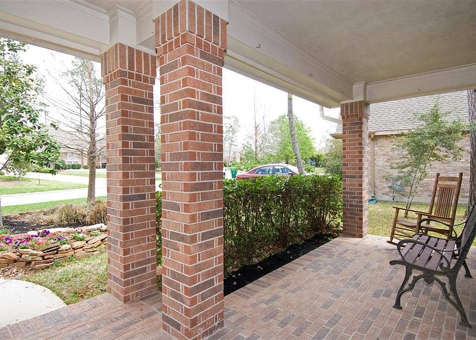 2nd image of 134 S Queenscliff Cir