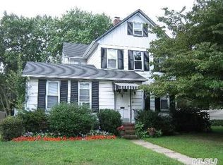 19 Prospect Ave, East Rockaway, NY 11518
