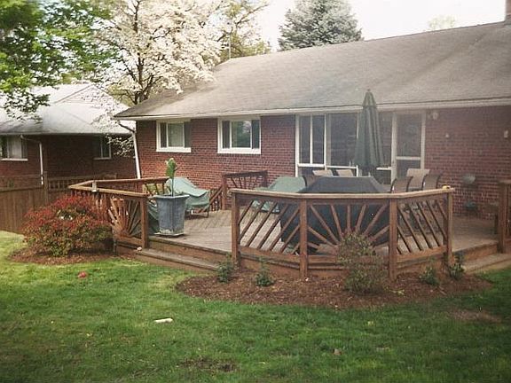2nd image of 10224 Farnham Dr