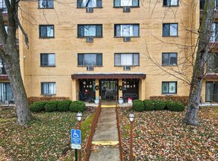 6670 S Brainard Ave APT 209, Countryside, IL 60525