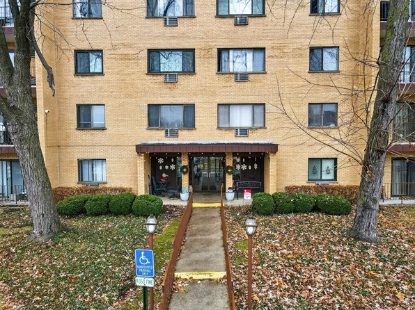 6670 S Brainard Ave APT 209, Countryside, IL 60525