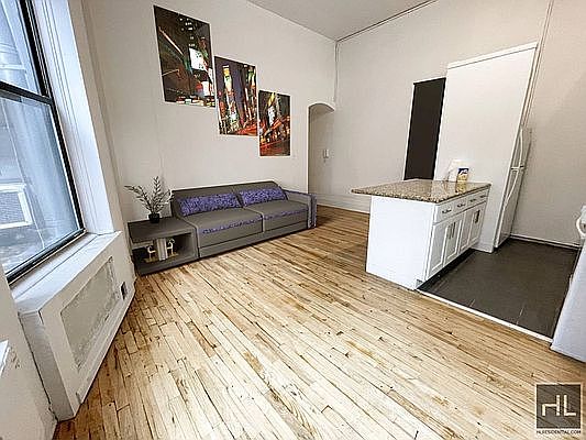 1st image of 251 W 72nd St #3