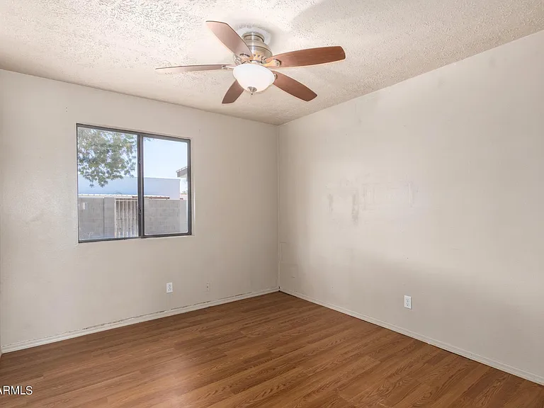 855 E Viola St — Photo 52
