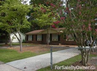 5147 Foxfire Rd, Fayetteville, NC 28303