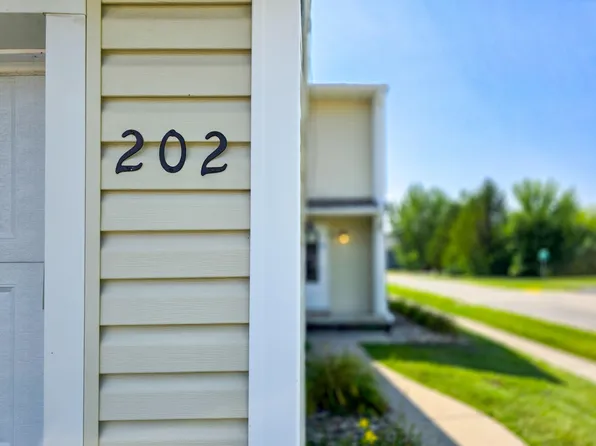 202 Cooper Ct, Ames, IA 50014