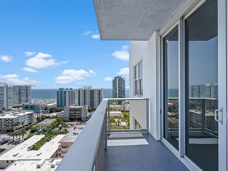 401 69th St #Penthouse 101 — Photo 38