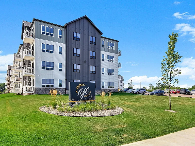 77-web-or-mls-21405-Dushane-Pkwy-77