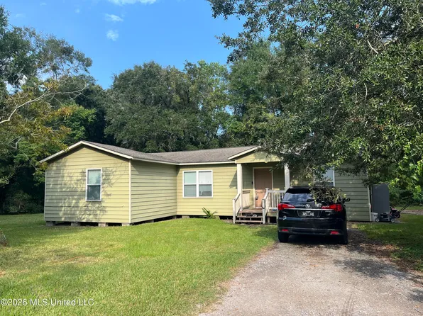 6820 Mary St, Ocean Springs, MS 39564