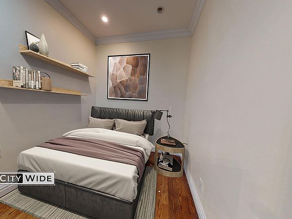 3rd image of 322 E 73rd St APT 10