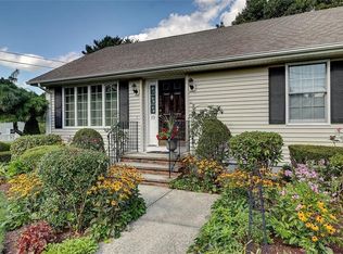 10 Glenham Rd, Cranston, RI 02921