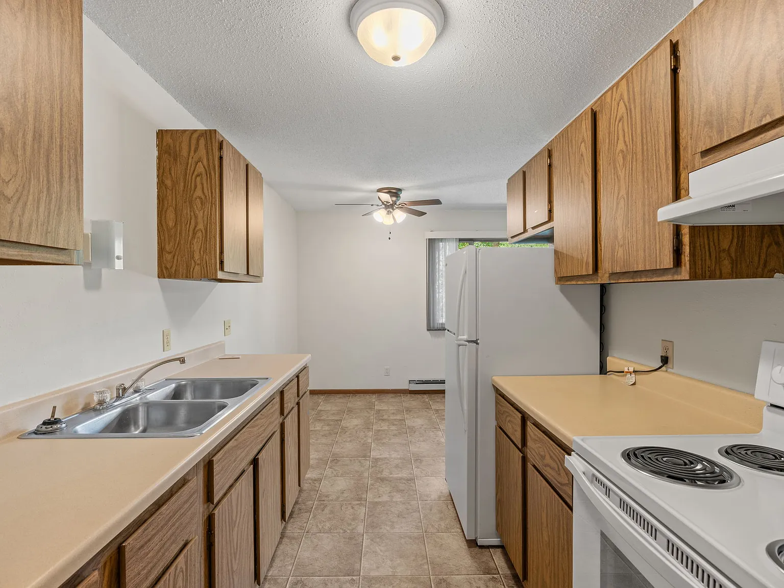 Laurel Place Apartments — Photo 3