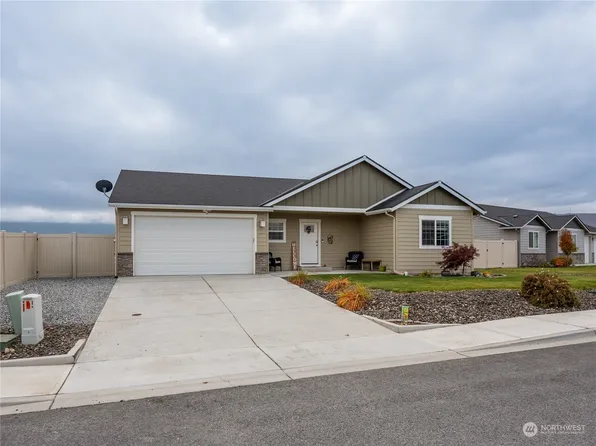2274 3rd Street SE, East Wenatchee, WA 98802