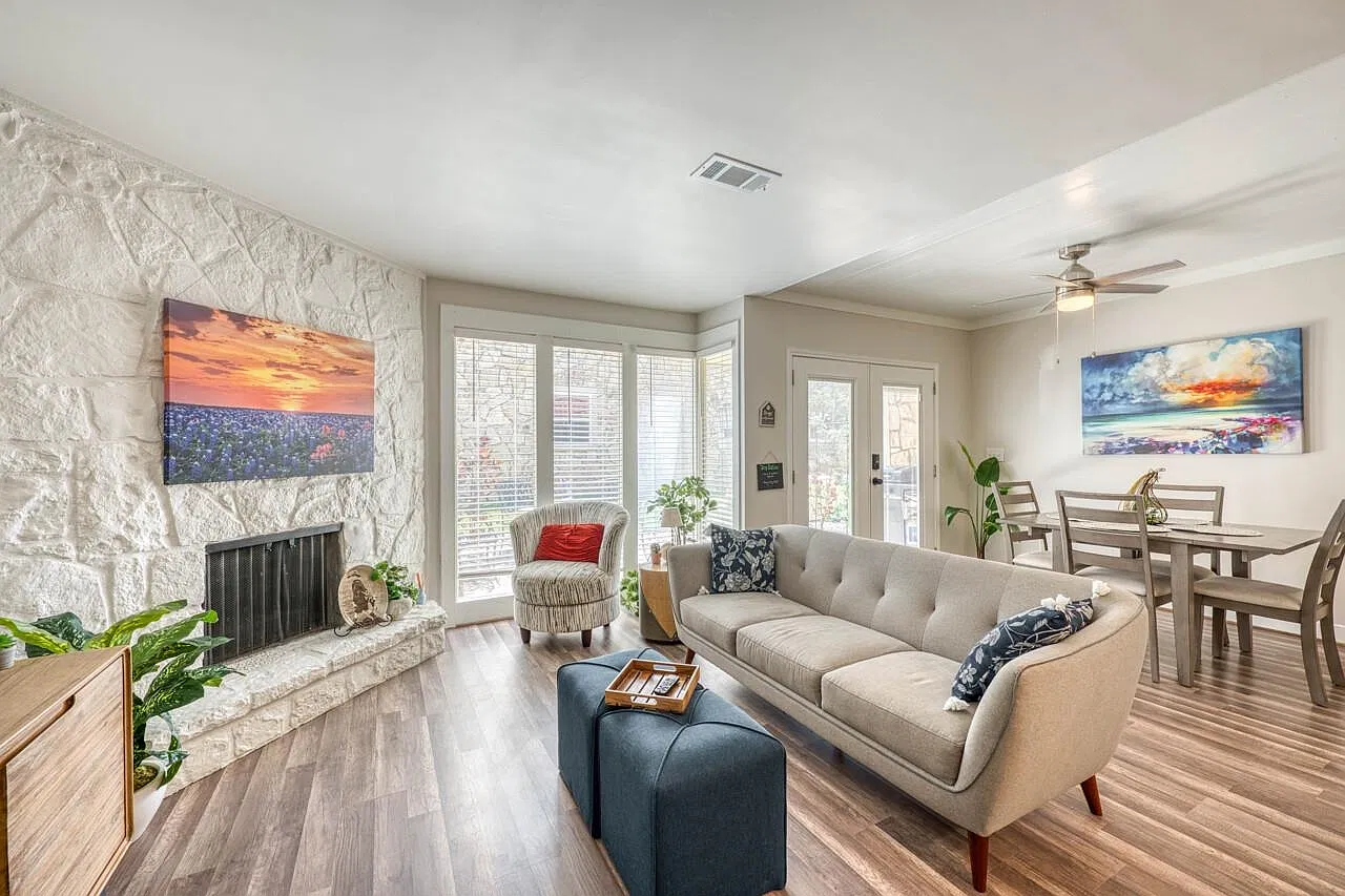 2 bed, 3.0 bath, 1177 sqft, $1,950 — Photo 2