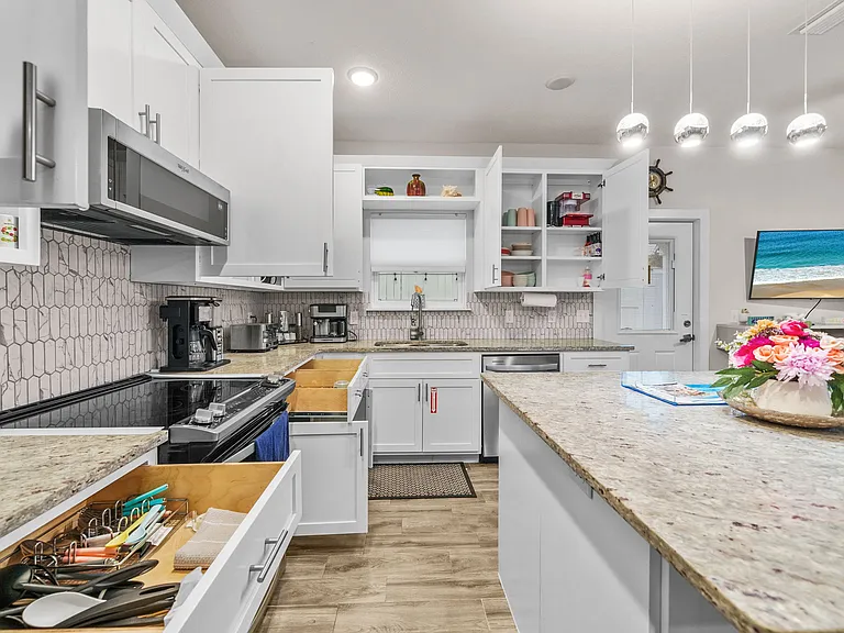212 Corto Pl — Photo 42