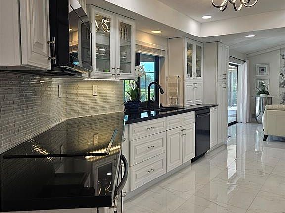 2nd image of 142 Torrey Pines Point