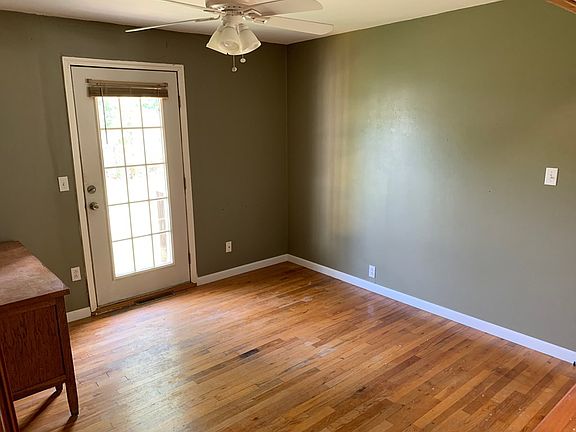 5th image of 74 Manor Crest Dr